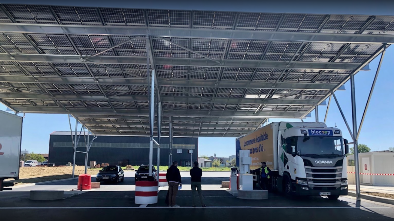 Auvent pour bus & poids lourds panneaux solaires